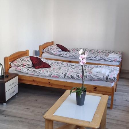 Unibal - Pokoje Goscinne Unieście Esterno foto