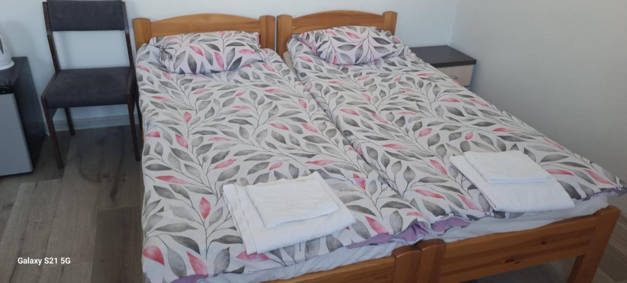 Unibal - Pokoje Goscinne Unieście Esterno foto